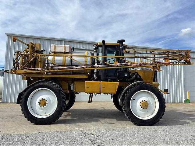 Image of Ag-Chem RoGator 1254 equipment image 2