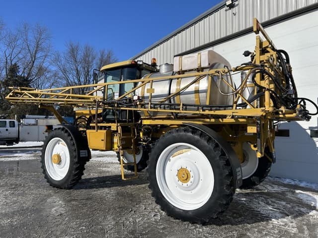 Image of Ag-Chem RoGator 1254 equipment image 4