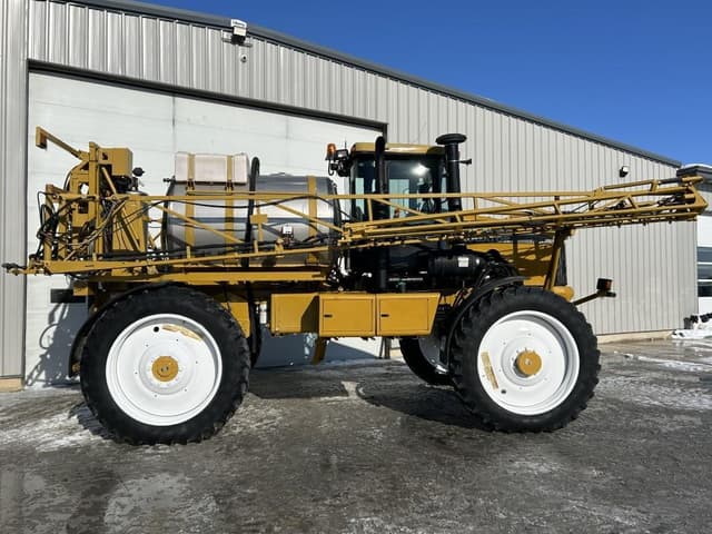 Image of Ag-Chem RoGator 1254 equipment image 3