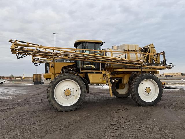 Image of Ag-Chem RoGator 1254 equipment image 2