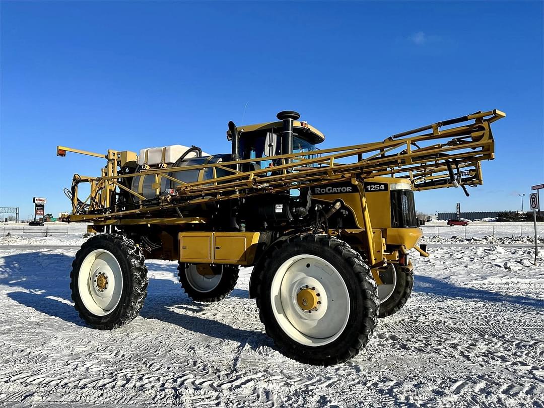 Image of Ag-Chem RoGator 1254 Primary Image