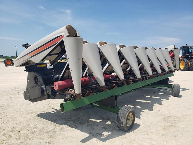 Image of AGCO 830 equipment image 1