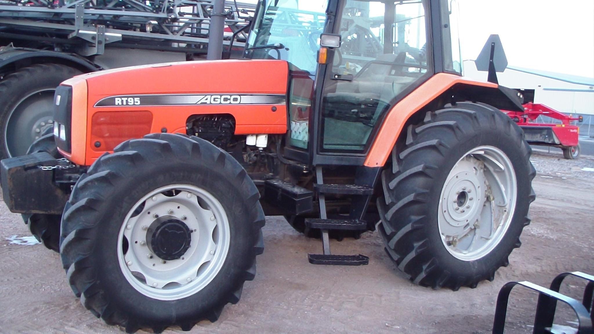 2002 AGCO RT95 Equipment Image0