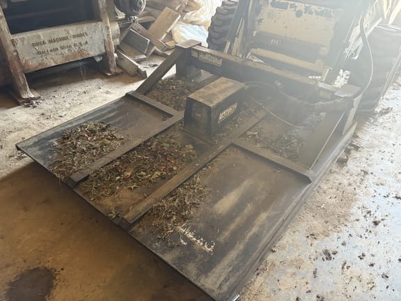 2002 Premier Ammbusher 720 Equipment Image0