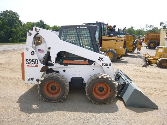 Image of Bobcat S250 equipment image 2