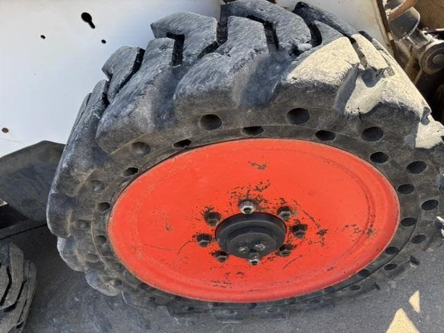 Image of Bobcat S250 equipment image 2