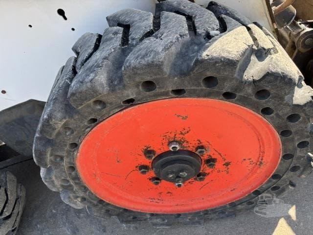 Image of Bobcat S250 equipment image 2