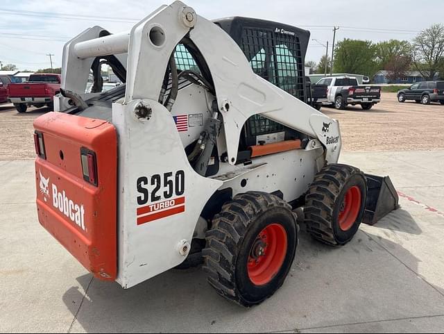 Image of Bobcat S250 equipment image 3