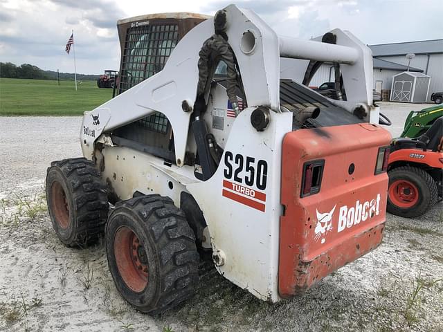 Image of Bobcat S250 equipment image 4