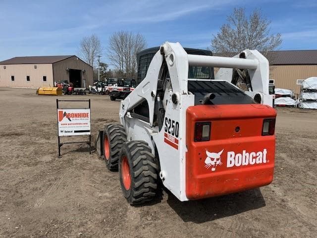 Image of Bobcat S250 equipment image 2