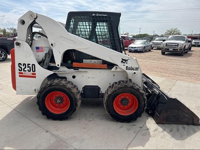Image of Bobcat S250 equipment image 3
