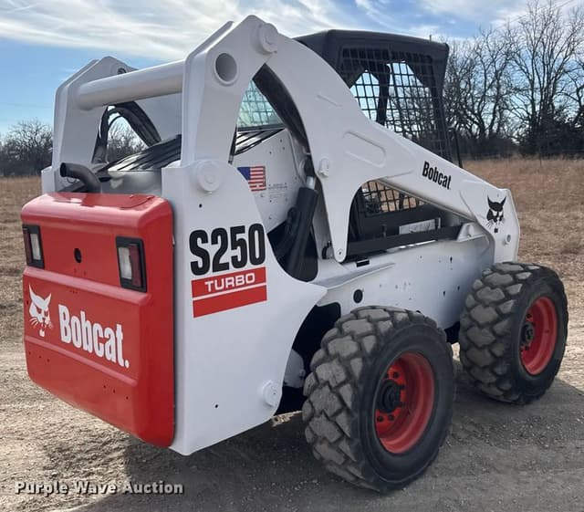 Image of Bobcat S250 equipment image 4