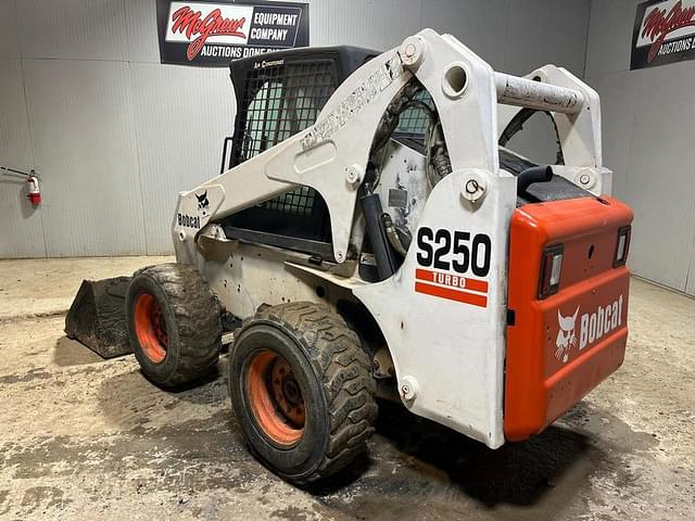 Image of Bobcat S250 equipment image 2