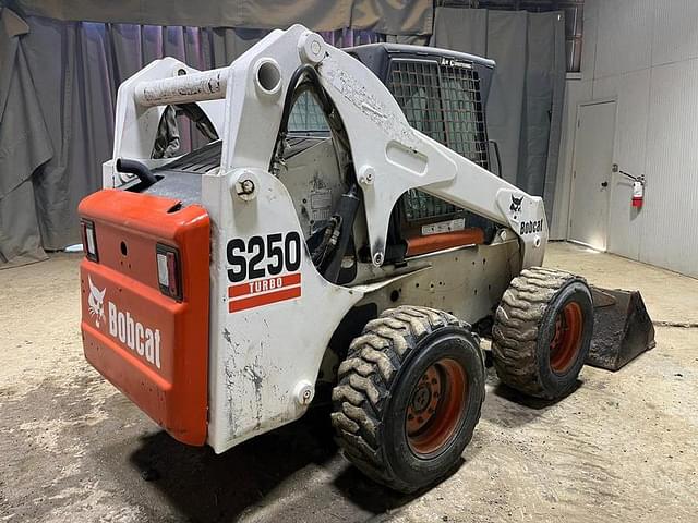 Image of Bobcat S250 equipment image 4