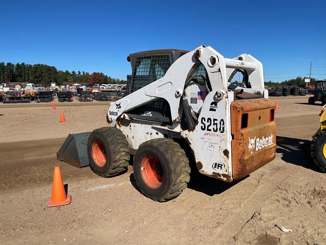 Image of Bobcat S250 equipment image 2