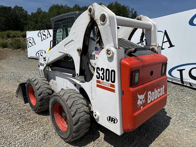 Image of Bobcat S300 equipment image 2