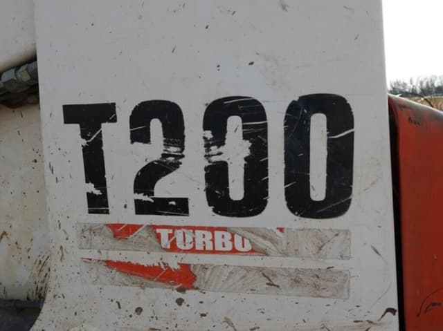 Image of Bobcat T200 equipment image 4