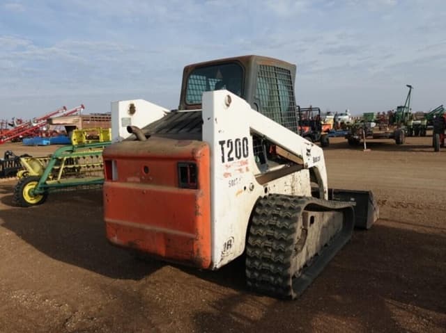 Image of Bobcat T200 equipment image 2