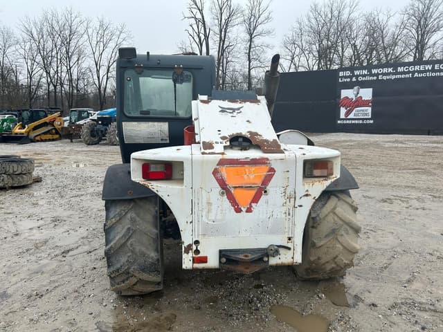 Image of Bobcat V518 equipment image 2