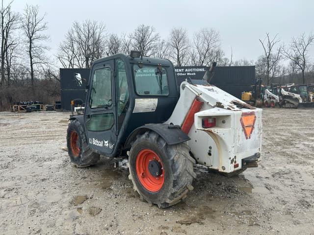 Image of Bobcat V518 equipment image 1