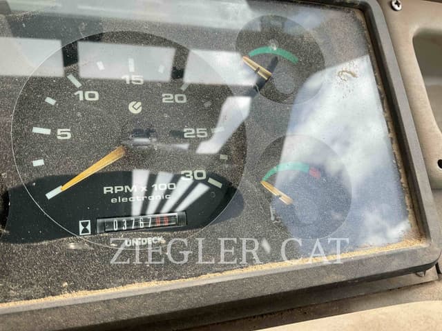 Image of Bobcat V623 equipment image 4