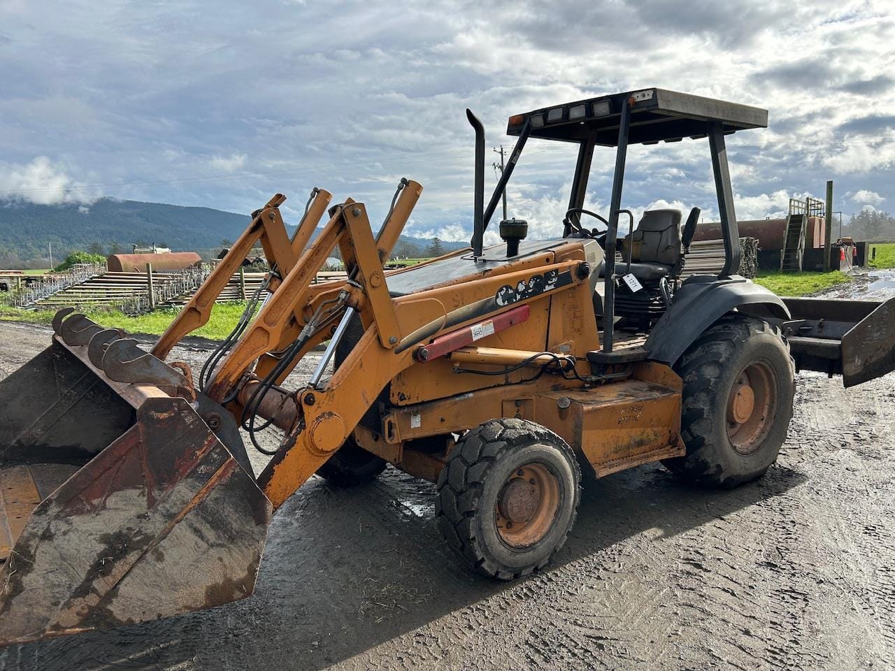 2002 Case 570M XT Equipment Image0