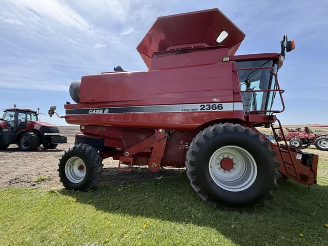 Image of Case IH 2366 equipment image 2