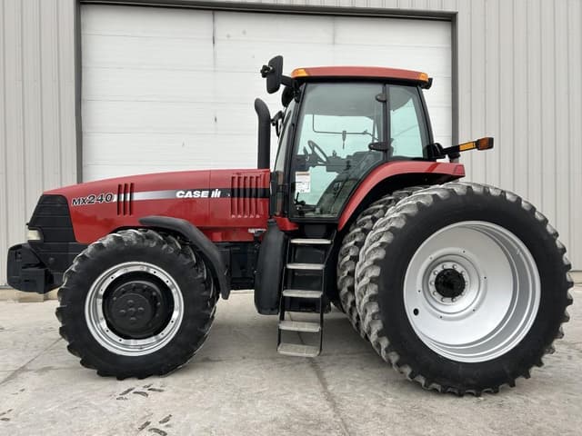 Image of Case IH MX240 equipment image 2