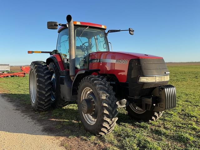 Image of Case IH MX240 equipment image 4