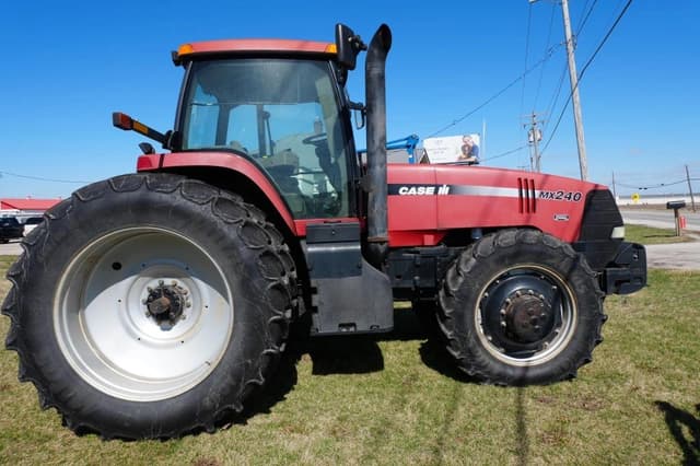 Image of Case IH MX240 equipment image 4