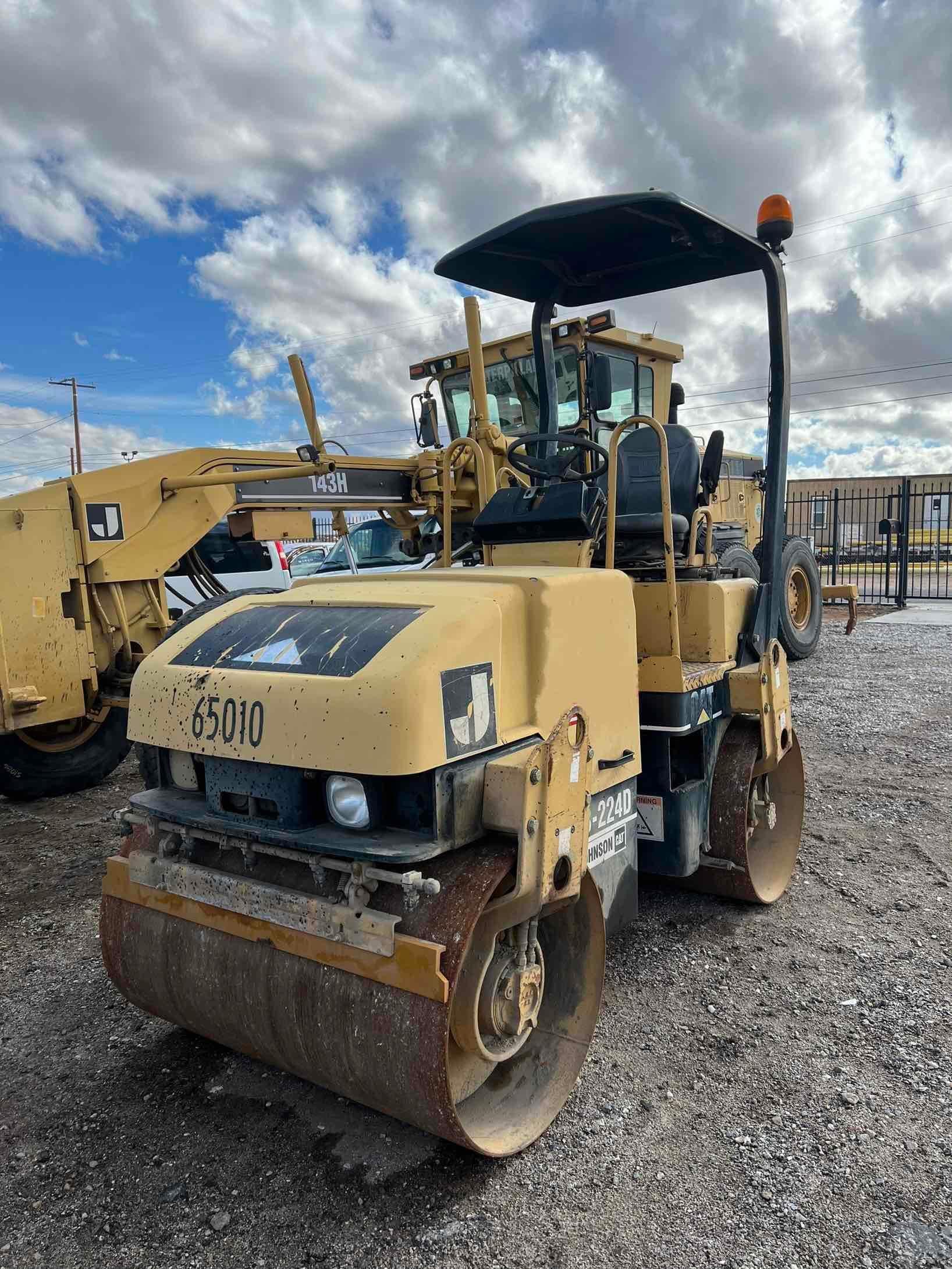 Main image Caterpillar CB-224D
