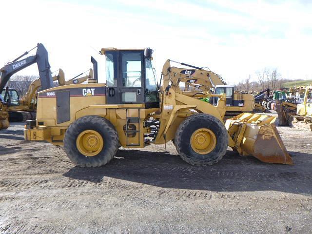 Image of Caterpillar 938G equipment image 2