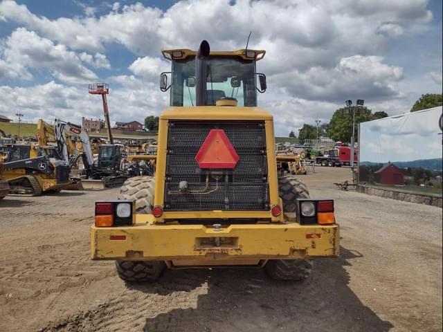 Image of Caterpillar 938G equipment image 3