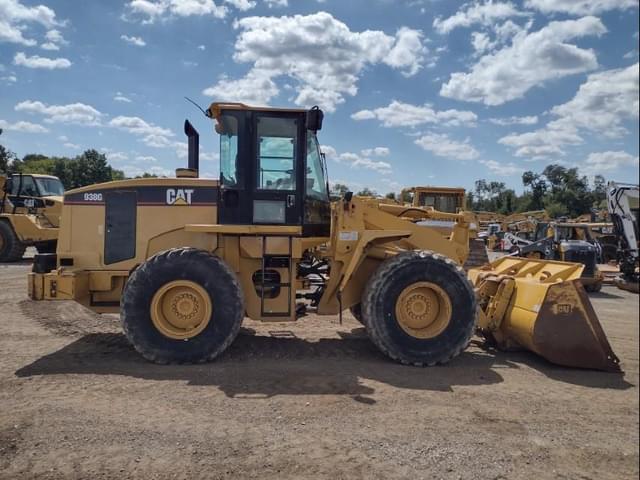 Image of Caterpillar 938G equipment image 2
