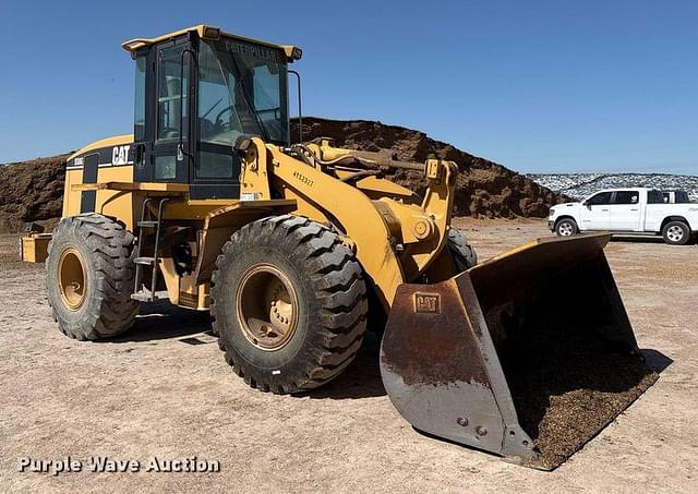 Image of Caterpillar 938G equipment image 2