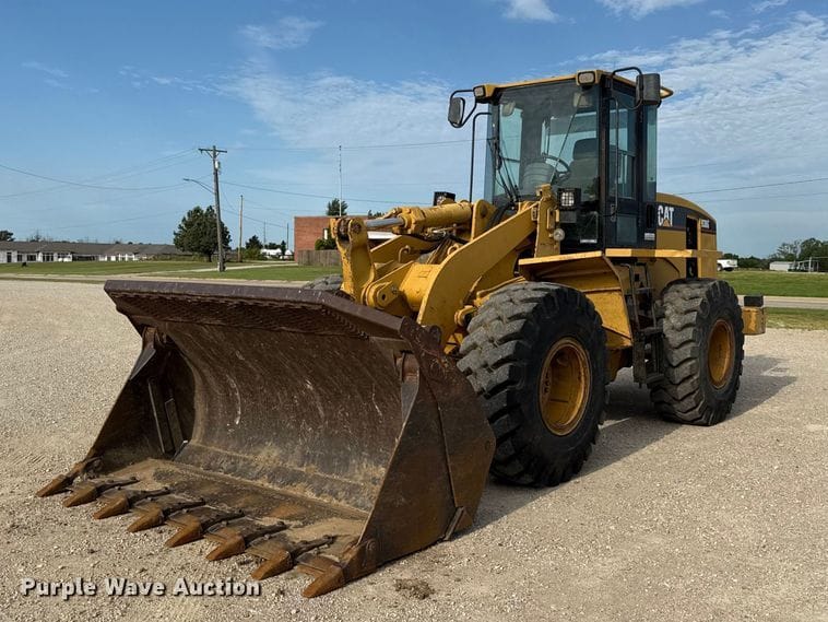 2002 Caterpillar 938G Equipment Image0
