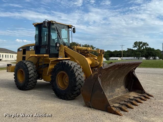 Image of Caterpillar 938G equipment image 2