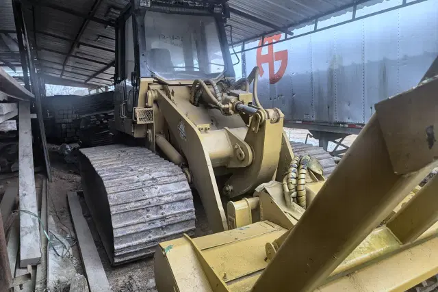 Image of Caterpillar 953C equipment image 4