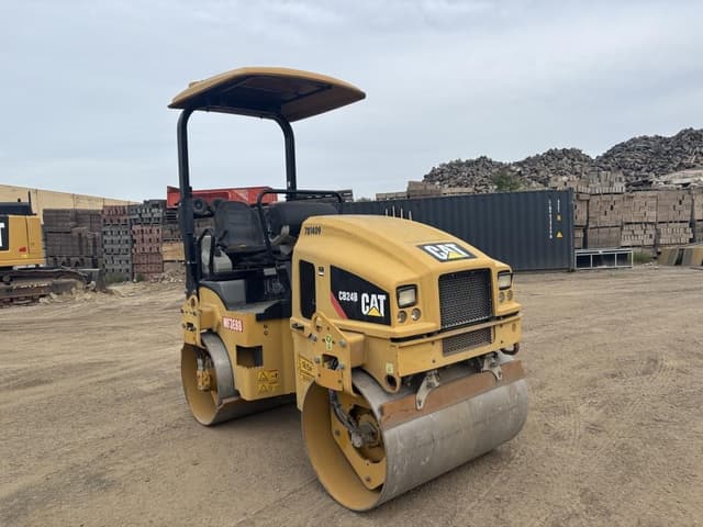 Image of Caterpillar CB24B equipment image 1