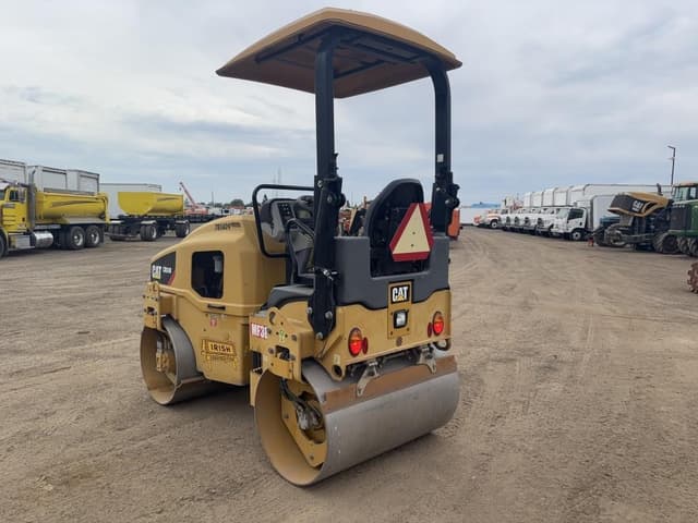 Image of Caterpillar CB24B equipment image 3