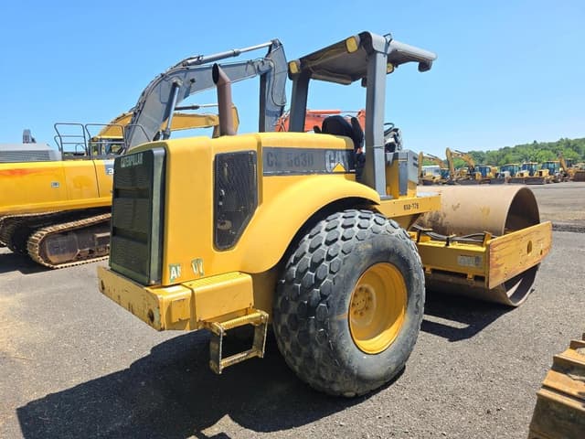 Image of Caterpillar CS563D equipment image 3