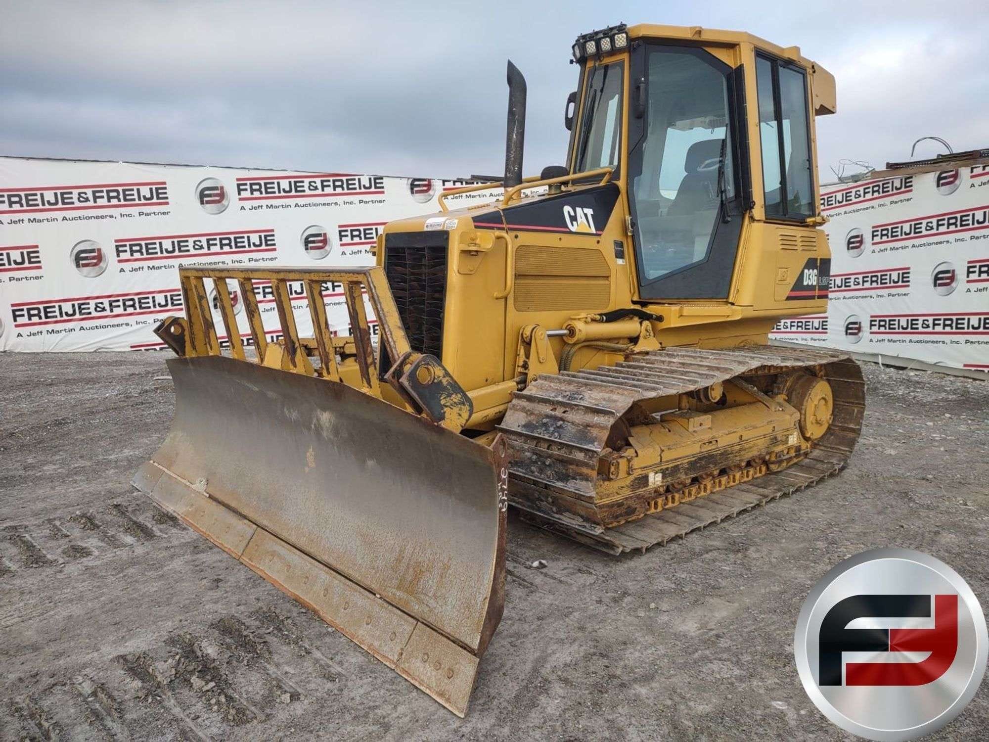2002 Caterpillar D3G Equipment Image0