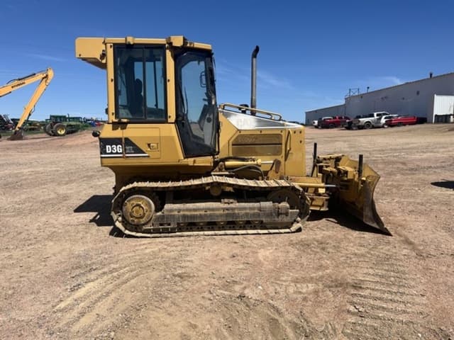 Image of Caterpillar D3GXL equipment image 3