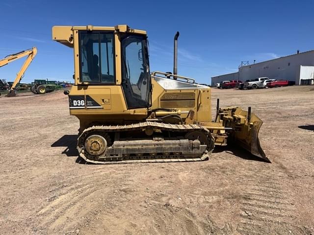 Image of Caterpillar D3GXL equipment image 3