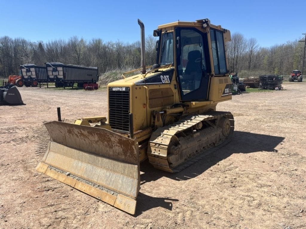 2002 Caterpillar D3GXL Equipment Image0