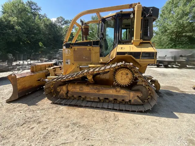 Image of Caterpillar D5M equipment image 4