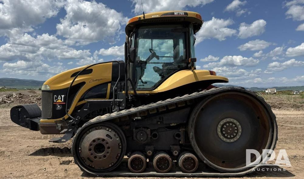 2002 Challenger MT765 Equipment Image0