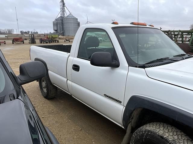 Image of Chevrolet 2500HD equipment image 4