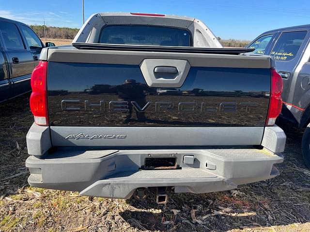 Image of Chevrolet Avalanche equipment image 2