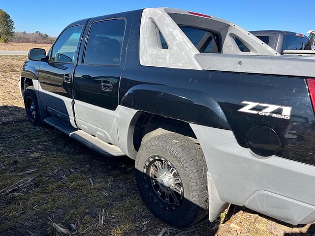 Image of Chevrolet Avalanche equipment image 1